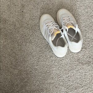 New Balance white/beige new sneakers. Shoes worn only one time!